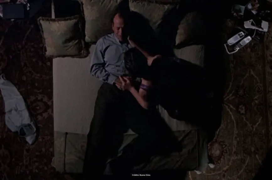Escena de la película ‘El Sexto Sentido’ (Sixth Sense) con Halley Jeol Osment y Bruce Willis por Azteca 7.