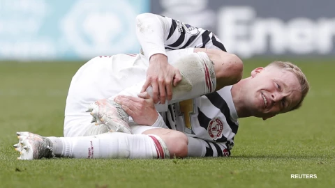 Donny van de Beek con Manchester United