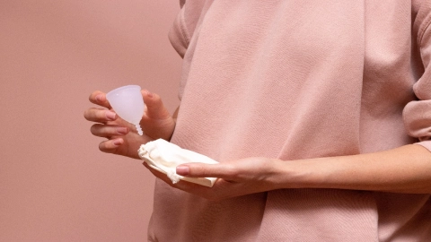 Copa-menstrual-Qué-es-cómo-se-usa-y-por-qué-es-una-opción-amigable-con-el-medio-ambiente