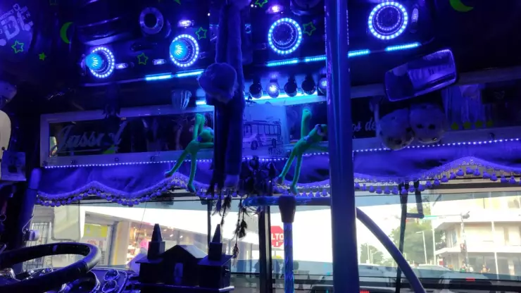 Camión de Culiacán con luces