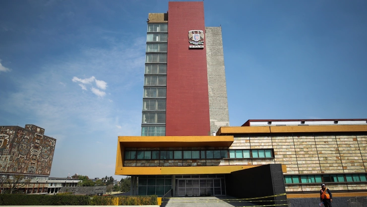 Marcha de encapuchados en Rectoría de la UNAM
