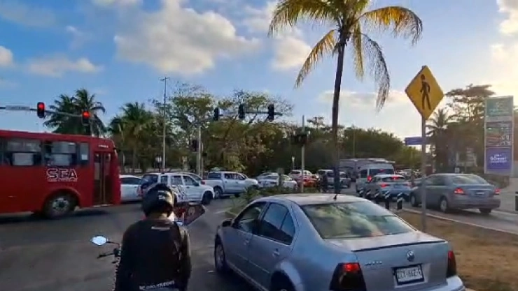 Tráfico del lunes por la mañana: 6 calles cerradas en Cancún HOY 24 de marzo