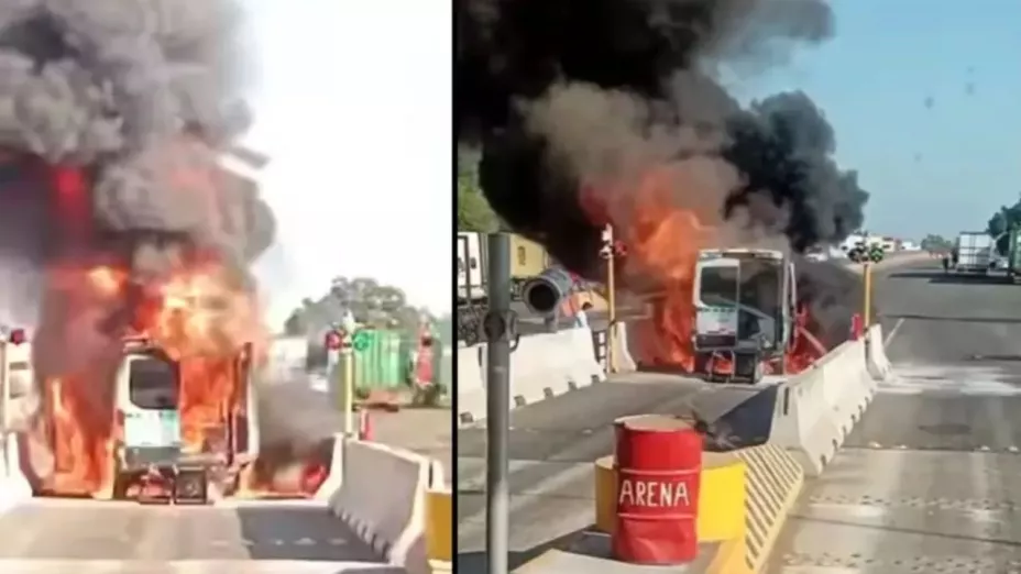 Ambulancia se incendia en caseta de autopista Manzanillo–Colima.jpg