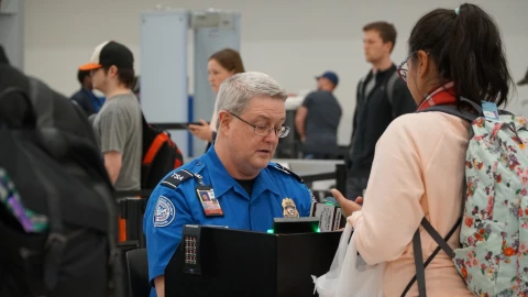 Control de la TSA en aeropuerto estadounidense