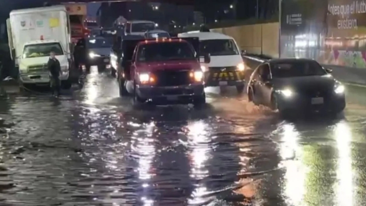 Intensas-lluvias-azotan-a-la-CDMX-HOY_-Activan-alerta-naranja-en-estas-alcaldías-por-tormentas-y-gr.webp