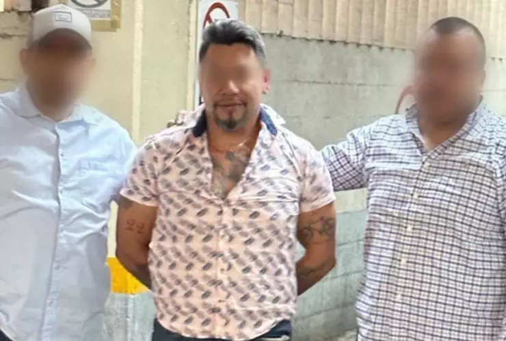 detienen al tiburon sujeto que golpeo brutalmente a empleado de subway