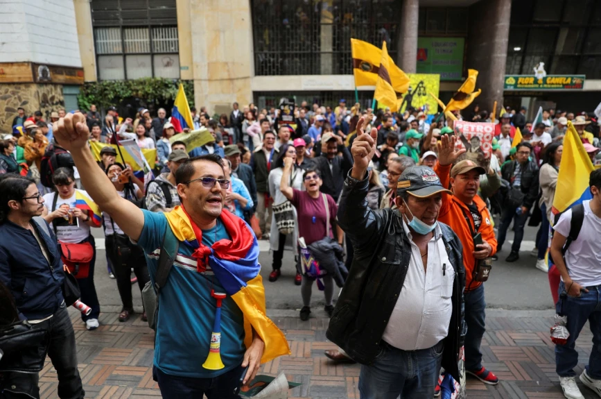 Manifestaciones en Colombia terminan en disturbios.