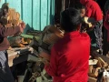 Los alumnos de la comunidad de la Silla, Durango, deben recolectar leña para no morir de frío en clases.