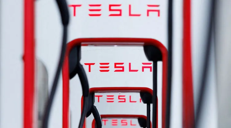 Acciones de Tesla se disparan tras anuncio de Musk