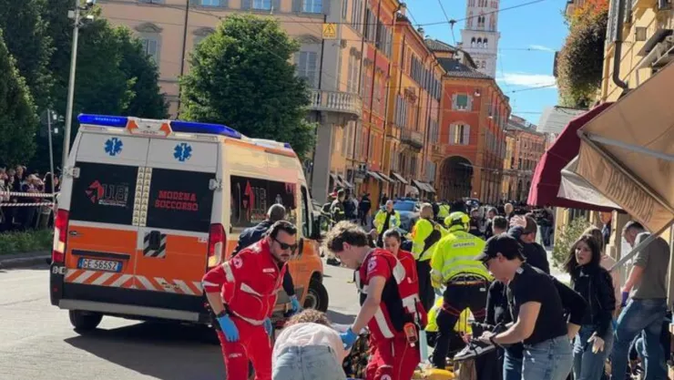 agresión Módena Italia
