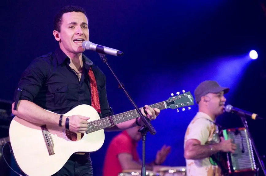 Flor tiene que trabajar con el tema musical “Arroyito” del grandioso Fonseca.