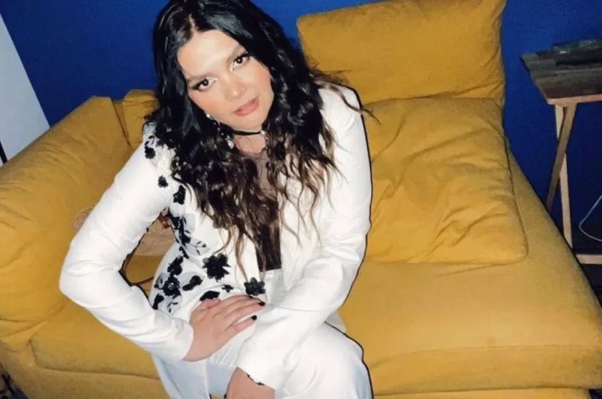 Yuridia de blanco.jpg