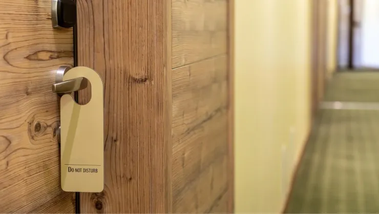 TikToker revela cómo detectar CÁMARAS en Moteles, Hoteles y alojamientos en Guadalajara y otras partes del mundo