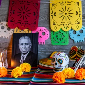 Poner la foto de una persona viva en tu ofrenda del Día de Muertos es malo