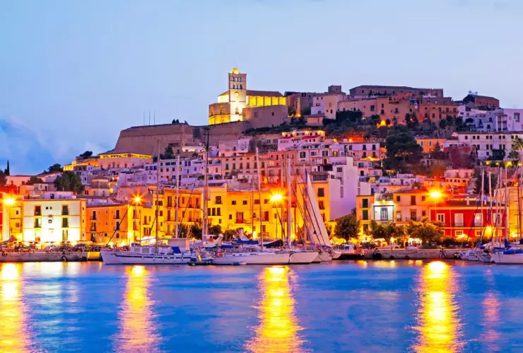 cuidar casas en Ibiza, detalles de este trabajo en 2025