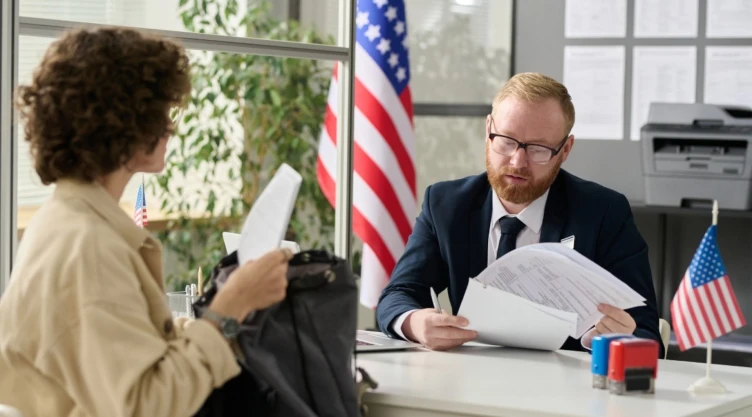 cuáles son las preguntas más frecuentes en la entrevista para la visa americana 2024