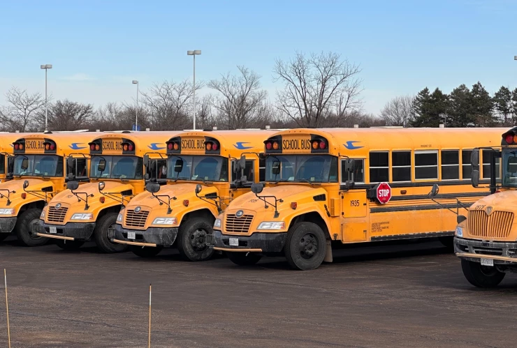 Estacionamiento de autobuses escolares en Chicago, Illinois