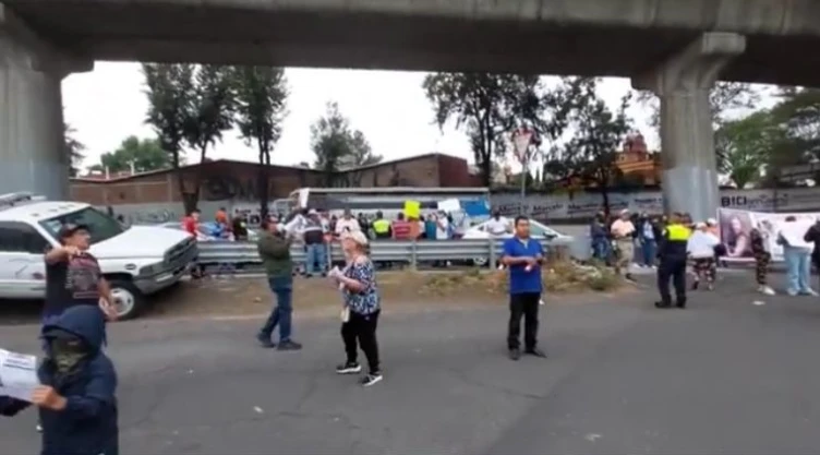 mexico-curnavaca-bloqueo-desaparecida-familiares-autopista