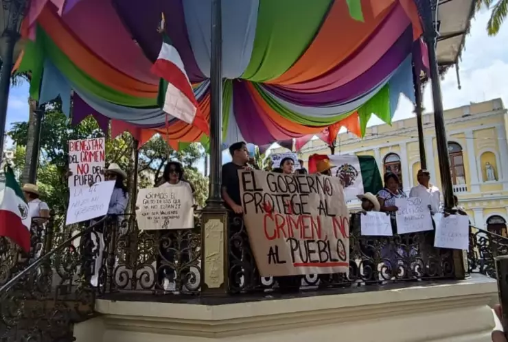 Jóvenes marchan por las calles de Orizaba en protesta contra la violencia y corrupción en el país