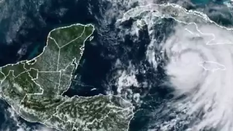 La ADVERTENCIA de Protección Civil a la Península de Yucatán sobre el paso del Huracán Rafael.