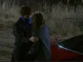 Hwi Kyung acude a apoyar a Song Yi quien está muy afectada tras casi caer al vacío, ya que Min Joon desapareció.