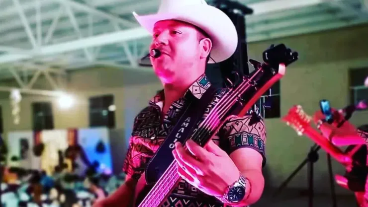 Asesinan a famoso cantante norteño y a su esposa