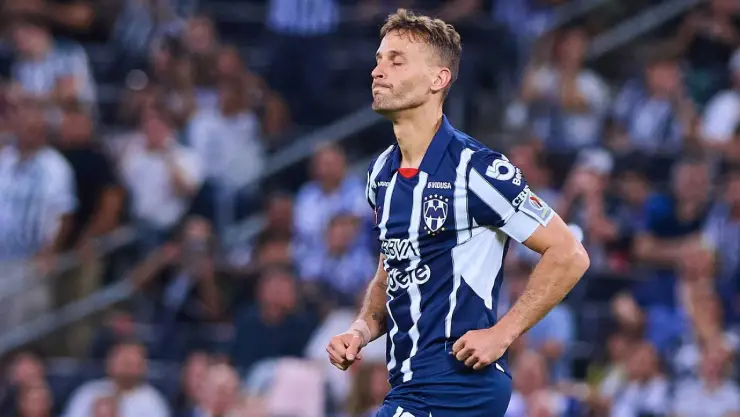 Sergio Canales vs Austin.jpg