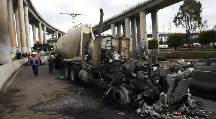 Empresa dueña de la pipa que explotó en Iztapalapa ofrece apoyo a la familia del chófer