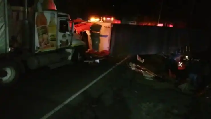 VOLCADURA-TRÁILER-NAUCALPAN.jpg