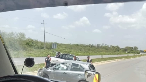 Fuerte accidente en la Mérida-Cancún deja varios lesionados