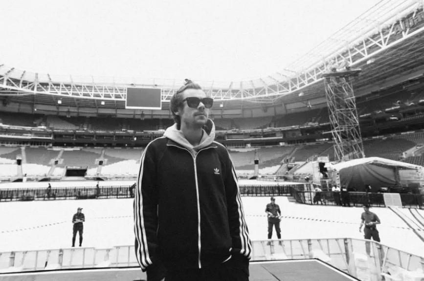 Harry preparando el concierto.jpg