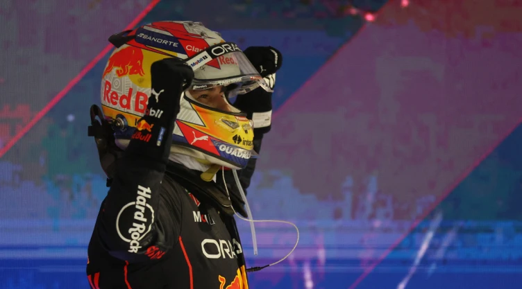 Checo Pérez celebra su triunfo en Singapur