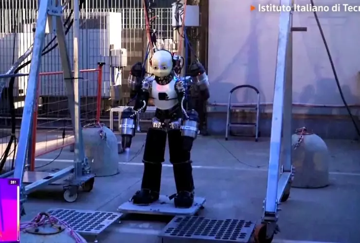 ironcub-robot-humanoide-capaz-volar-como-iron-man