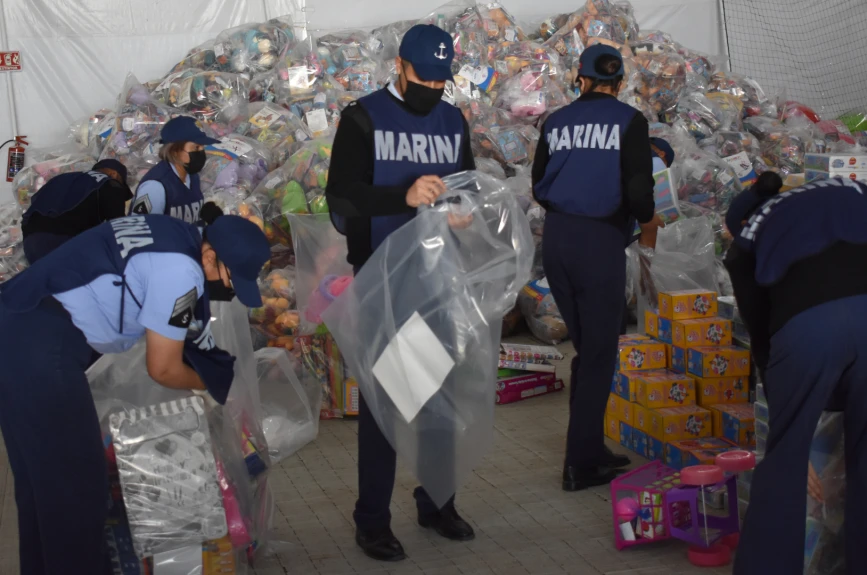 ¡La Secretaría de Marina sigue presente para ayudar a la misión del Juguetón Azteca!