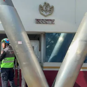 Vuelve el fuerte olor a combustible en ISSSTE de la GAM; desalojan instalaciones del hospital