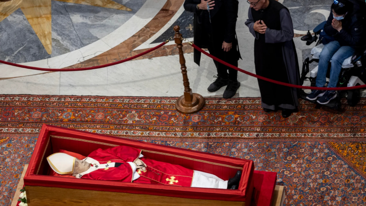 Funeral Papa Francisco_ Cierran capilla ardiente y colocarán tapa al féretro del pontífice.jpg