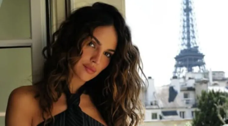 eiza-gonzalez-criticada-tomarse-fotos-a-la-fuerza-fans-calle.jpg