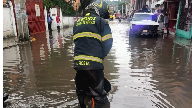 Lluvias-hoy-3-agosto-encharcamientos-arboles-oriente-CDMX-bomberos