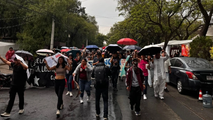 Canal-Once-recupera-sus-instalaciones-tras-dos-meses_-estudiantes-denuncian-ingreso-por-la-fuerza.webp
