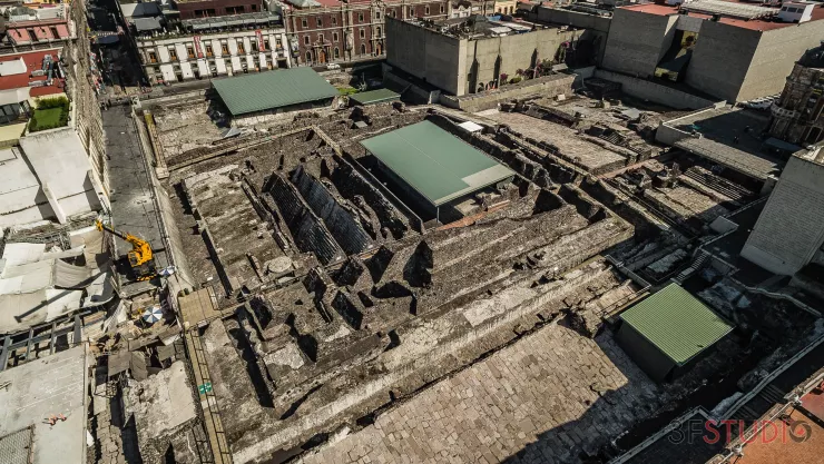 B01JSW daños 2 templo mayor.jpg