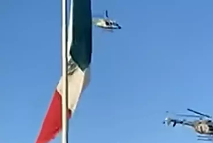 Helicóptero de la Sedena tritura parte de la Bandera Nacional Mexicana
