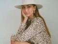 Nicole McPherson posando..jpg