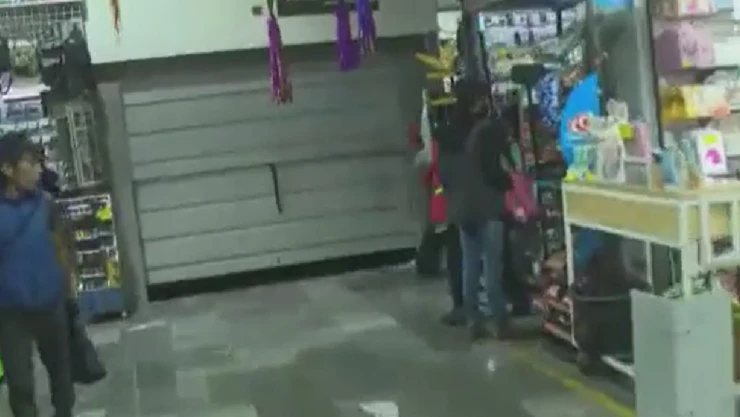 Hombre cae a cubo de elevador