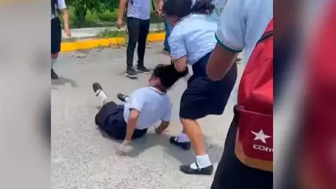 pelea de alumnas de CECyTE en tabasco