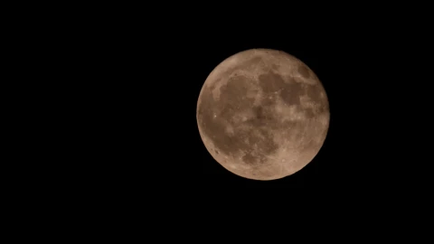 Calendario lunar de junio: El día exacto para ver la Luna de Fresa