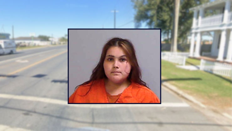 Mujer latina es acusada de homicidio por abandonar a su bebé en un auto en Texas