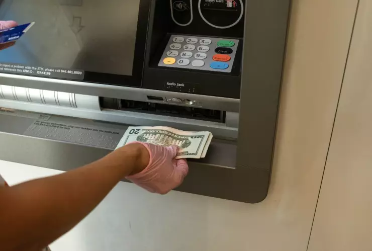 abuelito-transferencia-ahorros