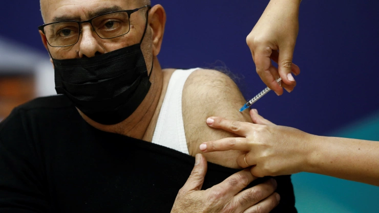 Israel detecta el primer caso de flurona, infección de gripe y COVID-19