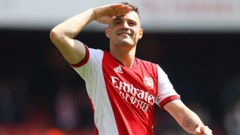 Granit Xhaka festejando un gol con el Arsenal.jpg
