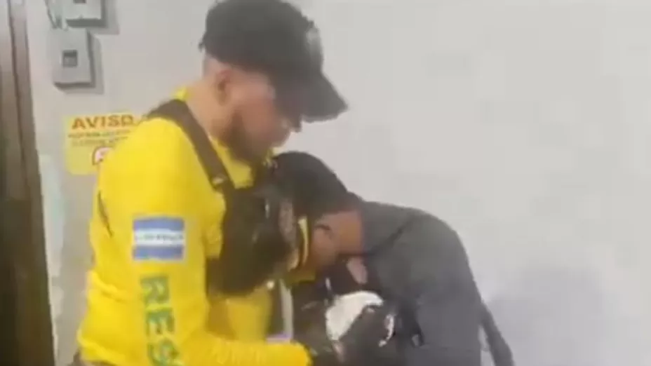 Joven pierde los dedos por explosivos en El Salvador